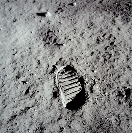 apollo-11-landing-on-moon-002.jpg